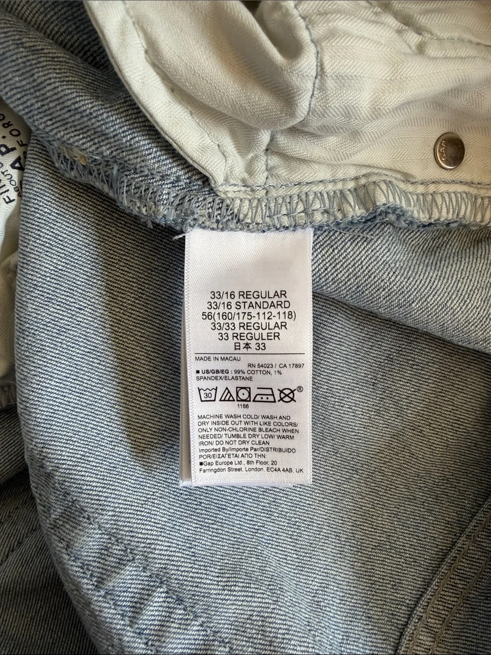 GAP Cheeky Midi Short High Rise 6” Light Wash Blue Size 33/16R Raw Hem NWT